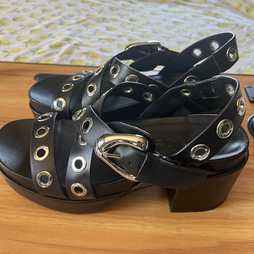 Aerosoles black leather studded platform sandal size 7 medium